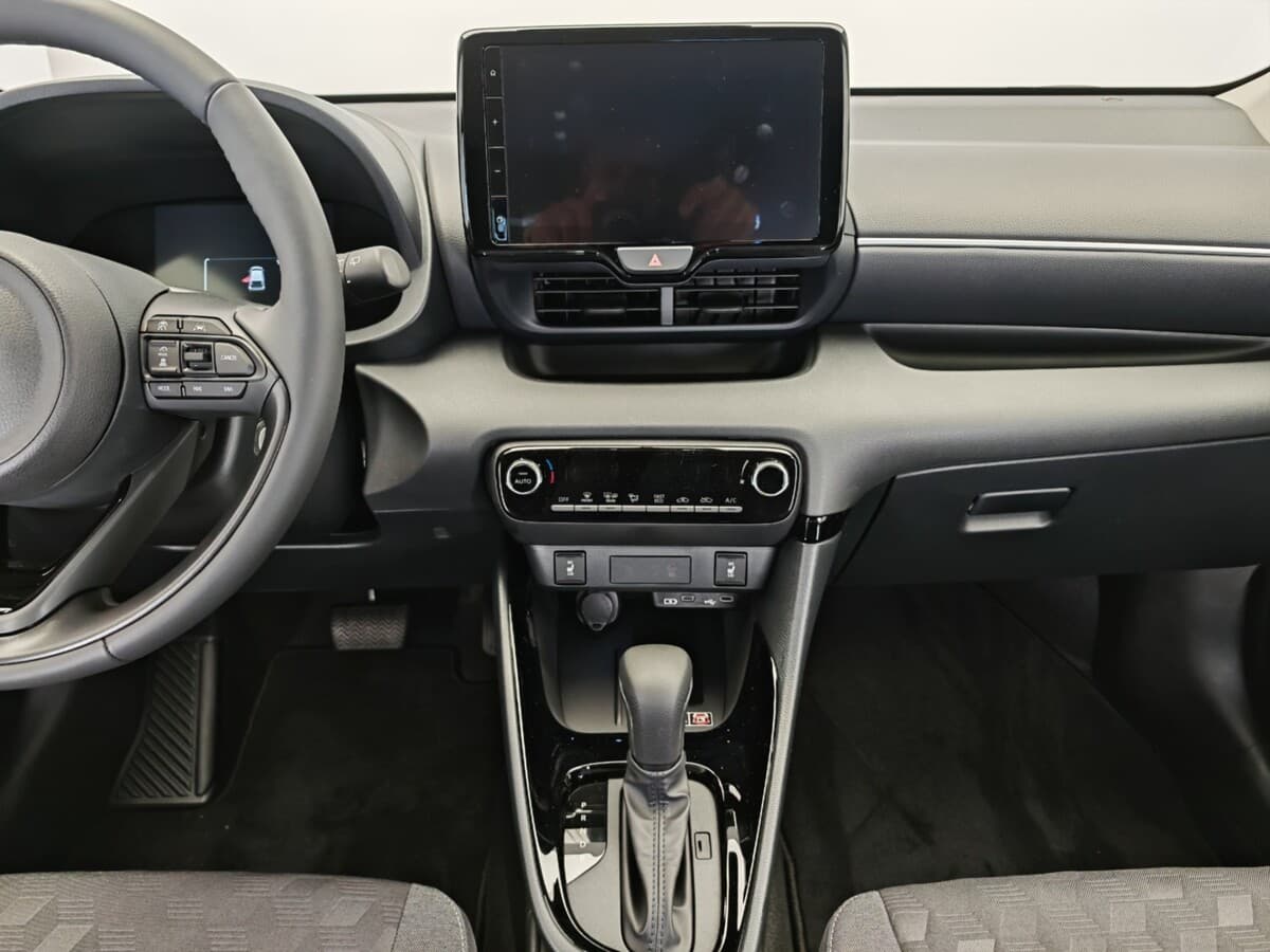 2025 Toyota Yaris - 17
