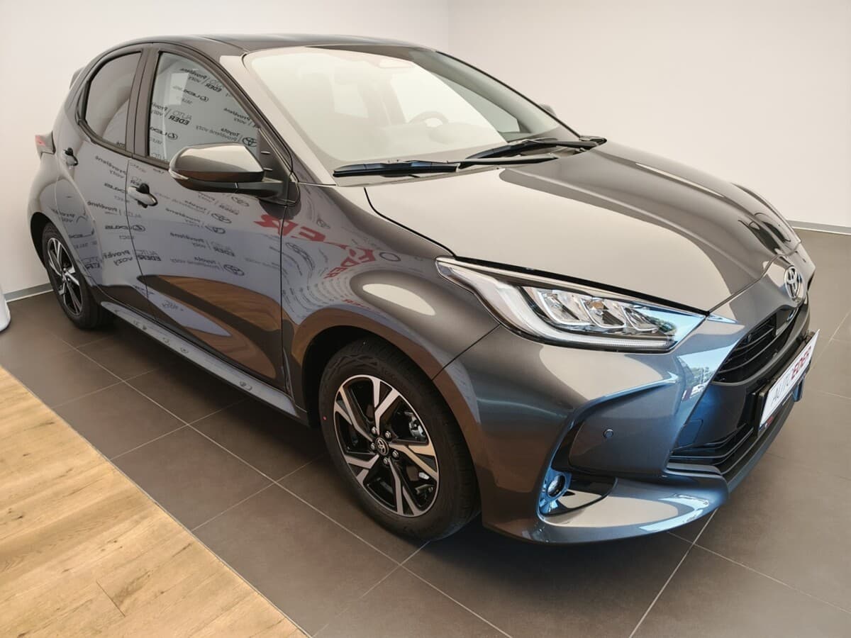 2025 Toyota Yaris - 3