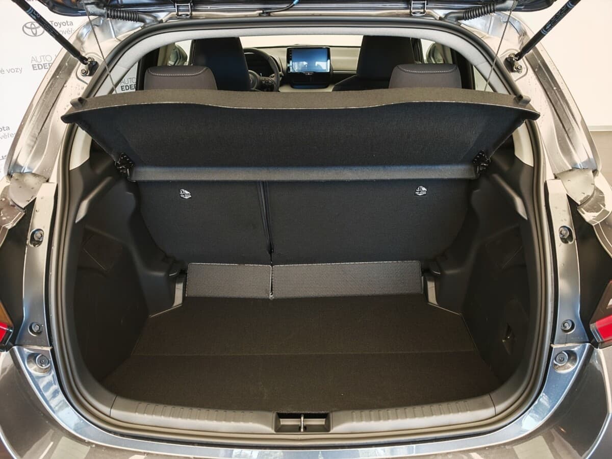 2025 Toyota Yaris - 7