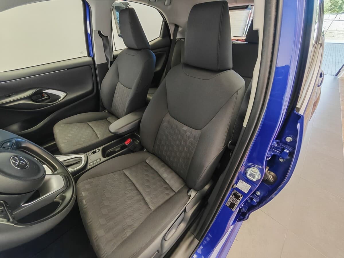 2025 Toyota Yaris - 11