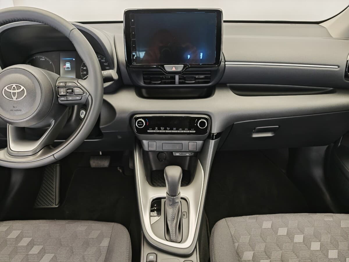 2025 Toyota Yaris - 16