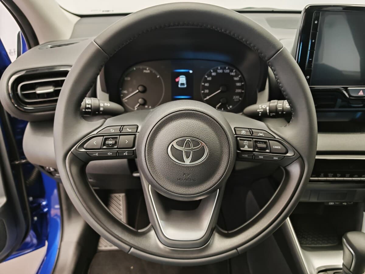 2025 Toyota Yaris - 17