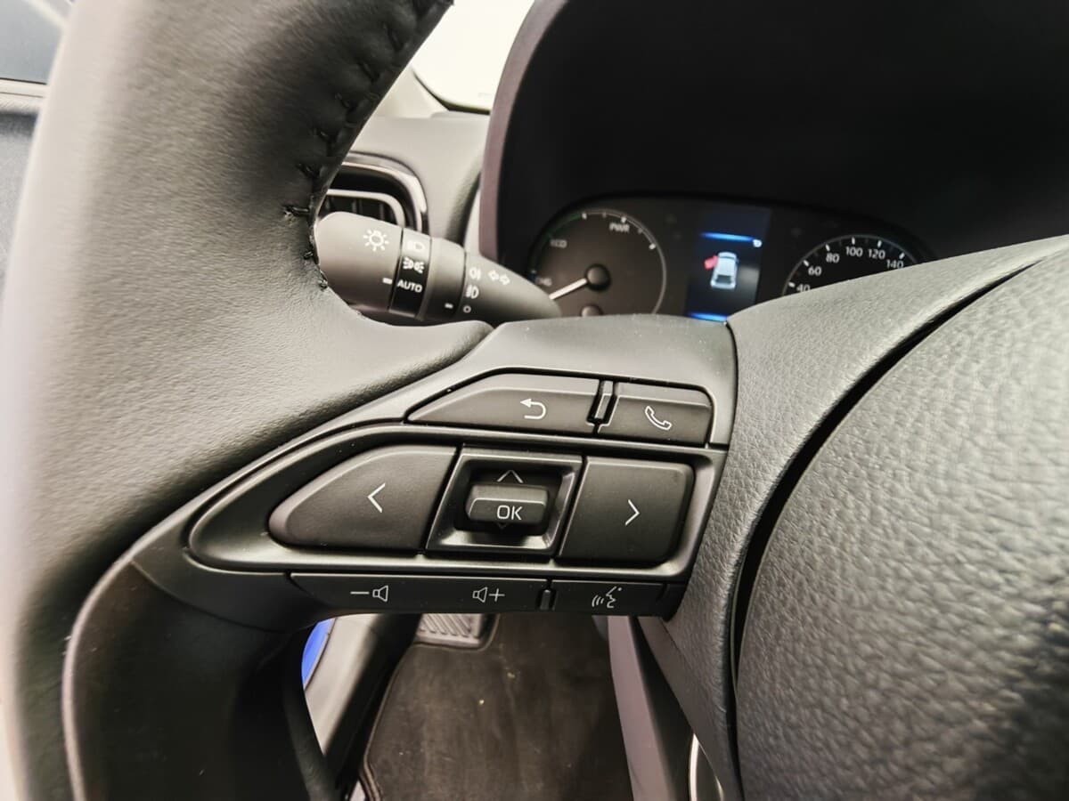 2025 Toyota Yaris - 18