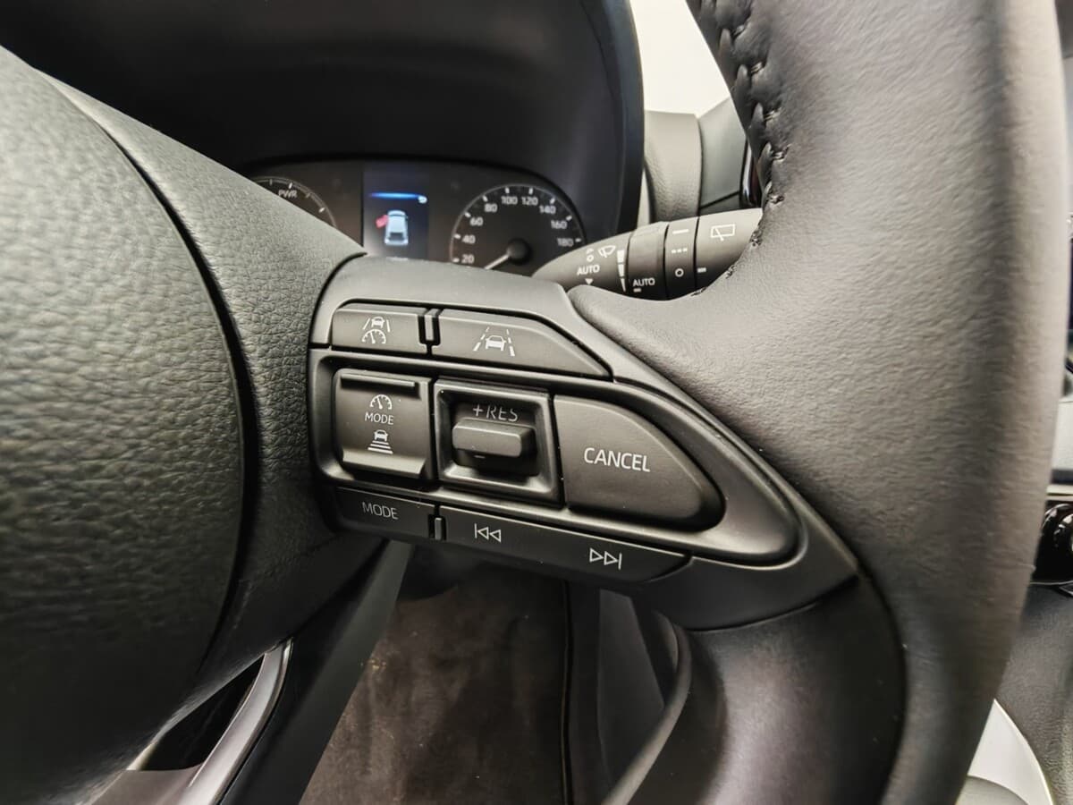 2025 Toyota Yaris - 19