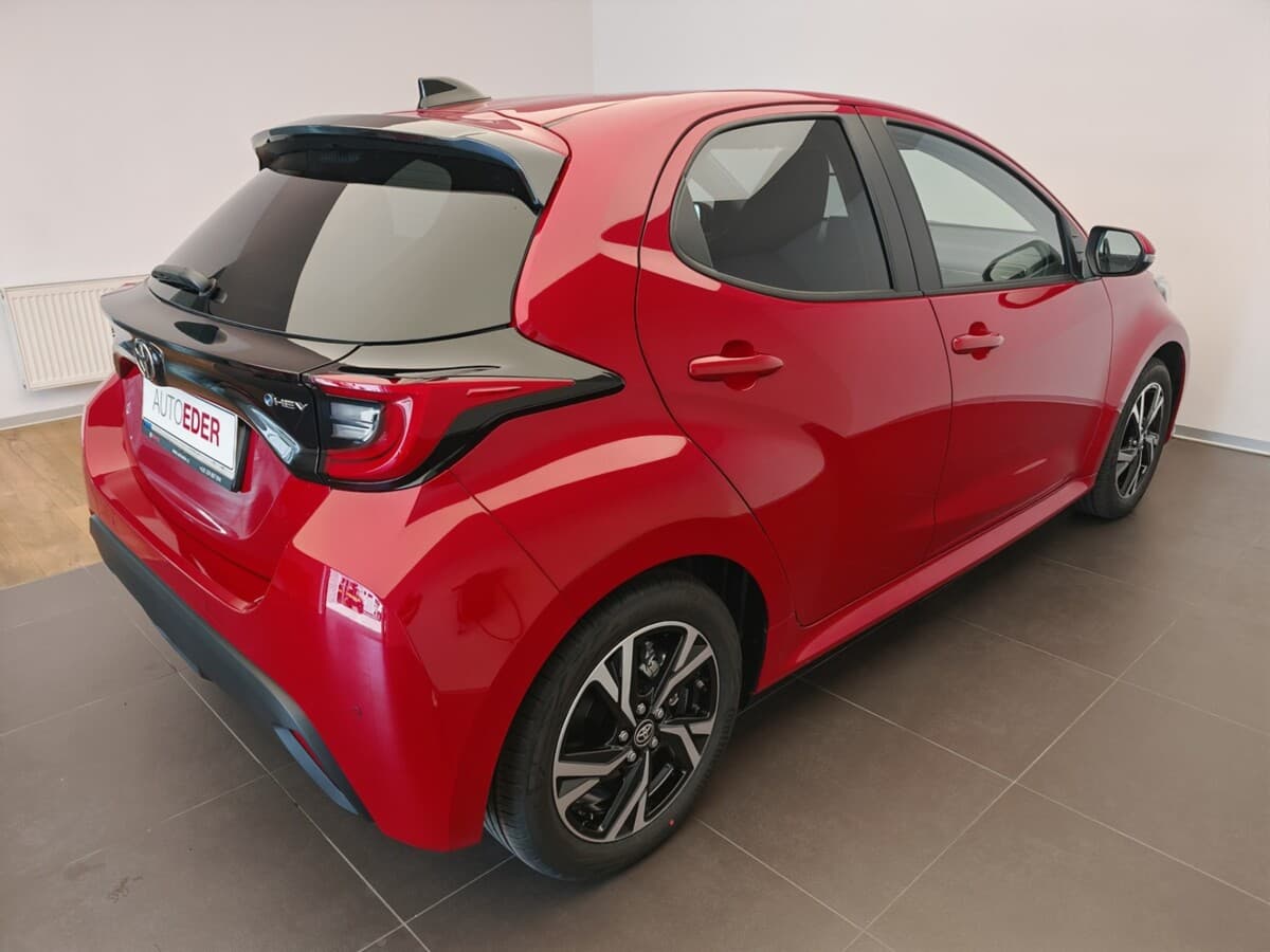 2025 Toyota Yaris - 3