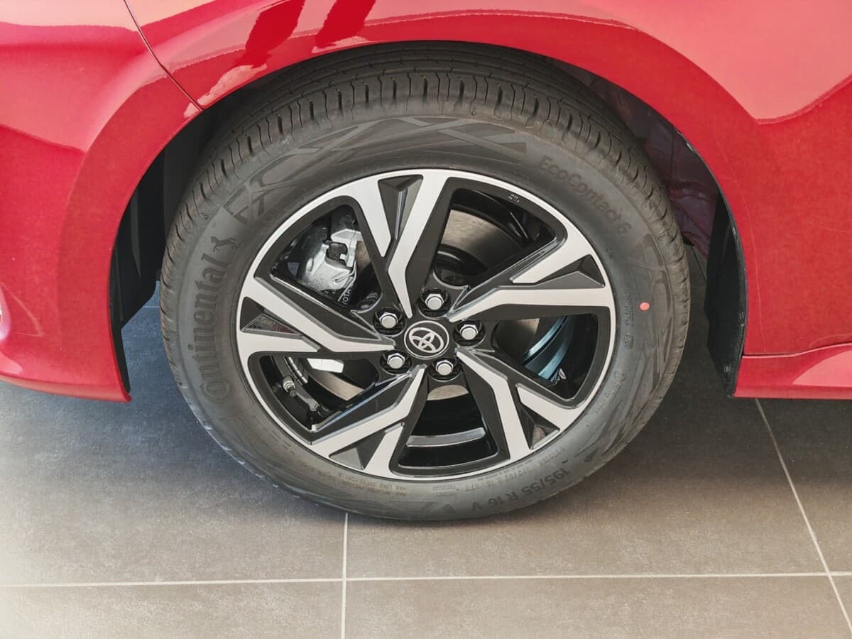 2025 Toyota Yaris - 8