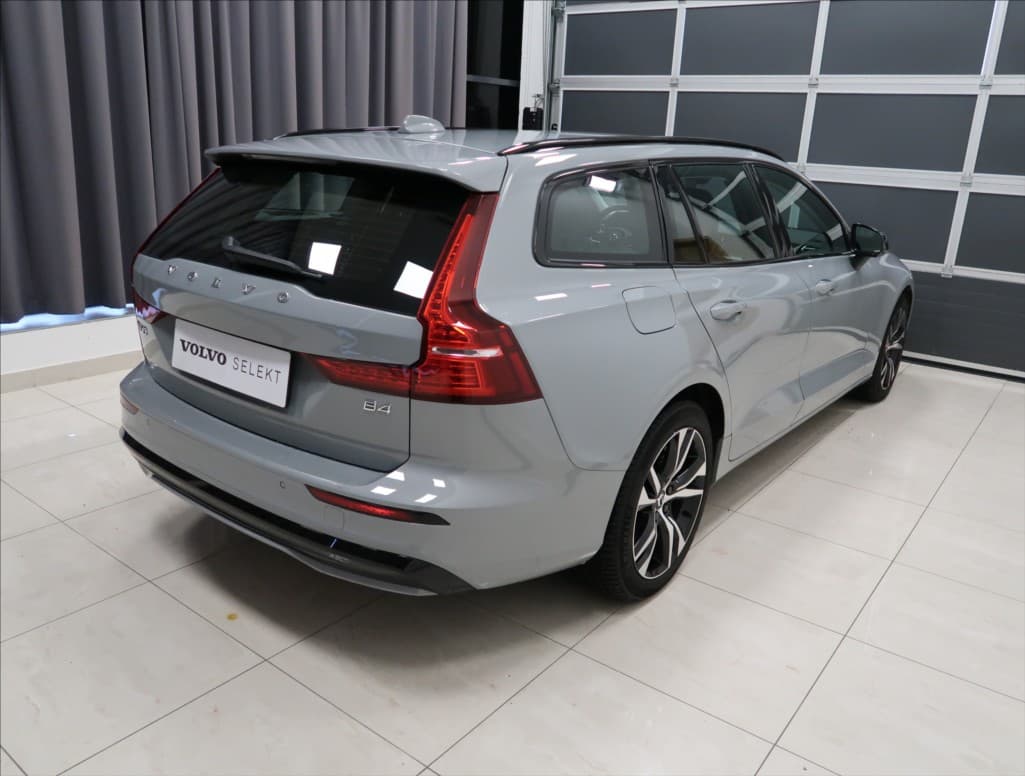 2025 Volvo V60 - 4