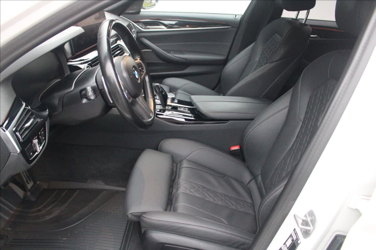 2022 BMW 5-Series - 13