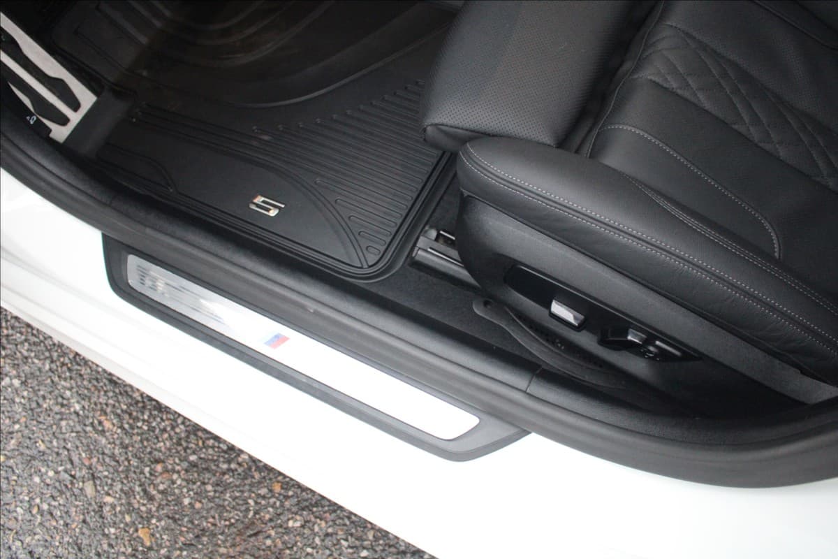 2022 BMW 5-Series - 15