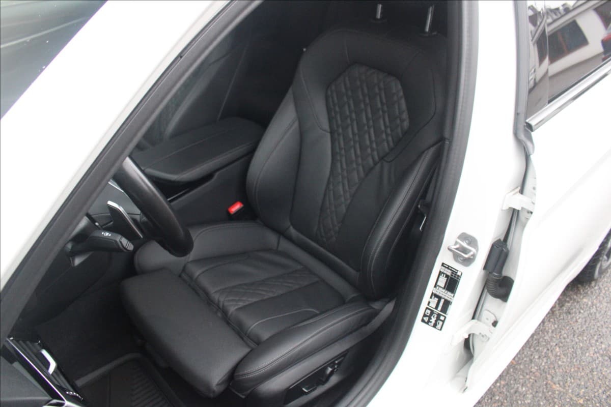 2022 BMW 5-Series - 17