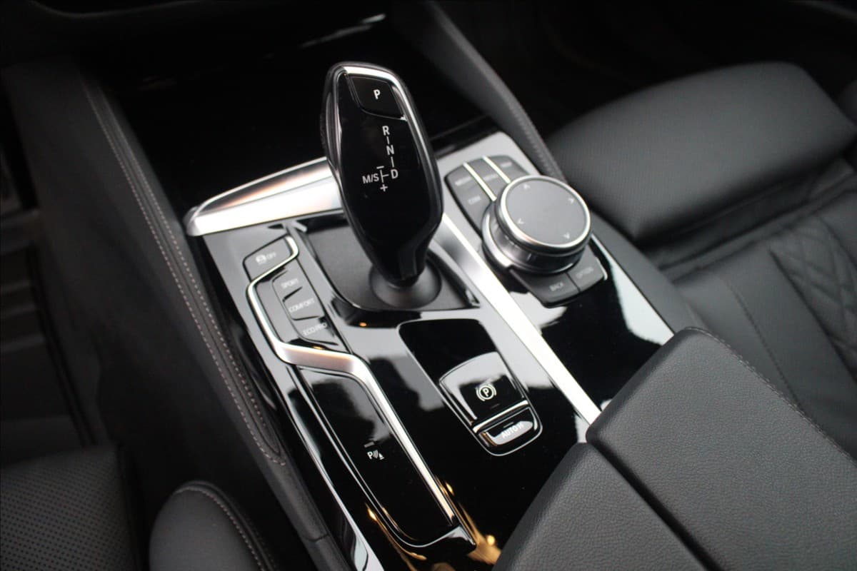 2022 BMW 5-Series - 19