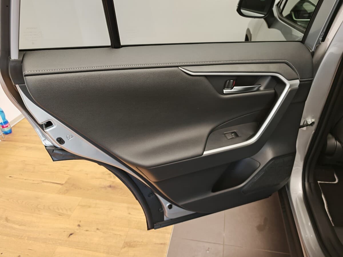 2025 Toyota Rav4 - 13