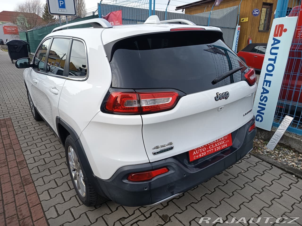 2015 Jeep Cherokee - 9