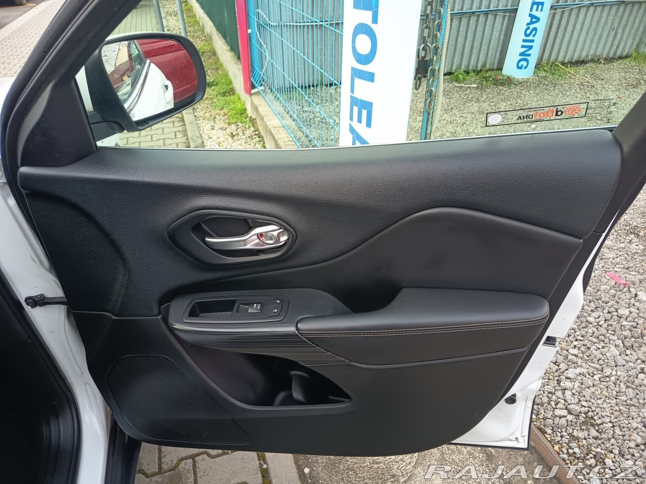 2015 Jeep Cherokee - 17