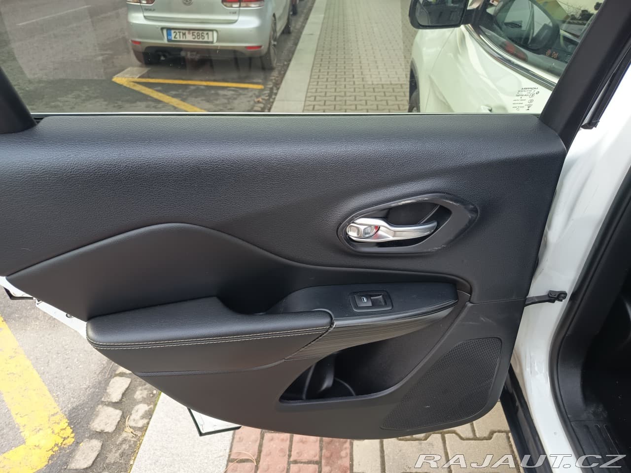 2015 Jeep Cherokee - 19