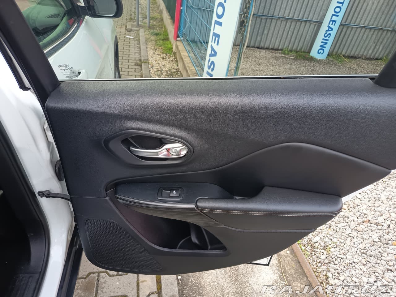 2015 Jeep Cherokee - 20