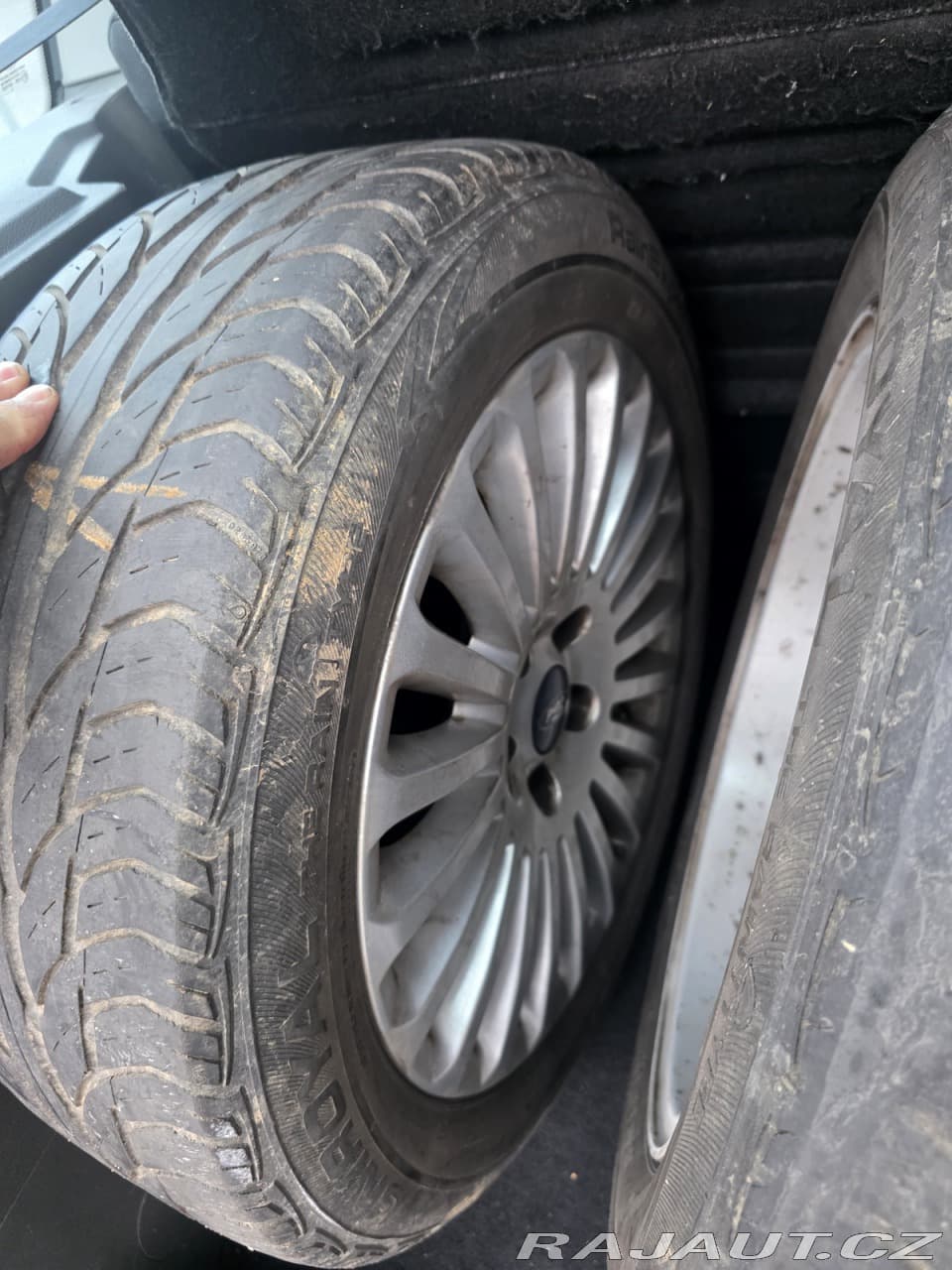 2010 Ford C-Max - 18