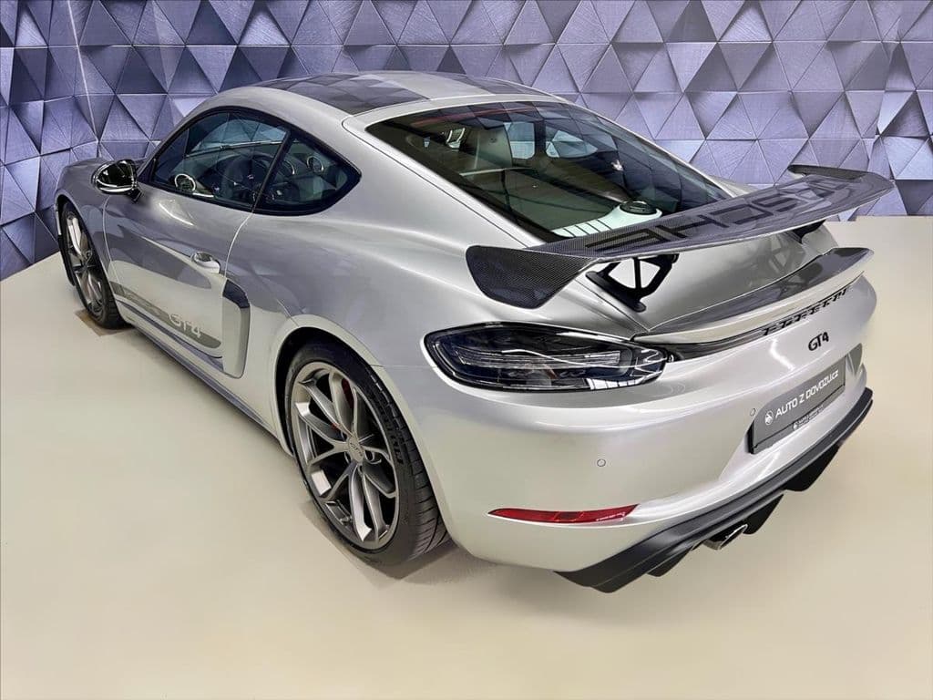 2020 Porsche Cayman - 6