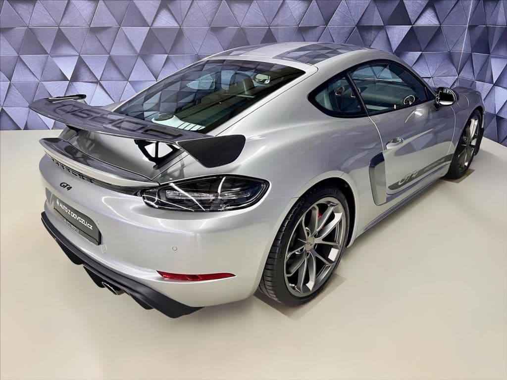 2020 Porsche Cayman - 8