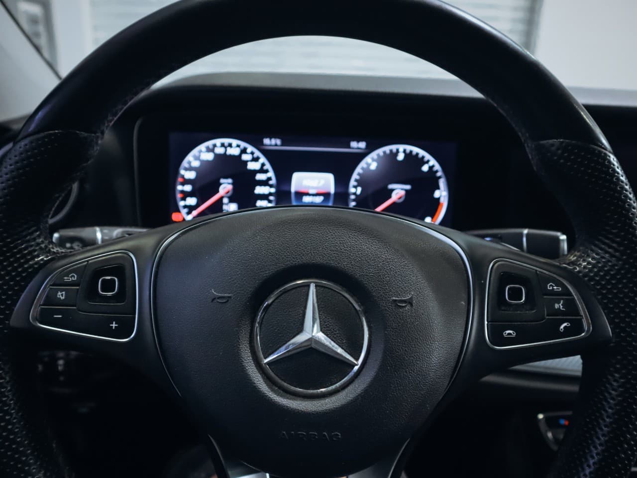 2017 Mercedes-Benz E-CLASS - 12
