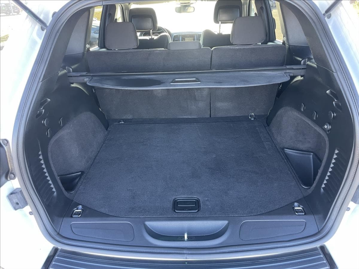 2019 Jeep Ostatní - 9