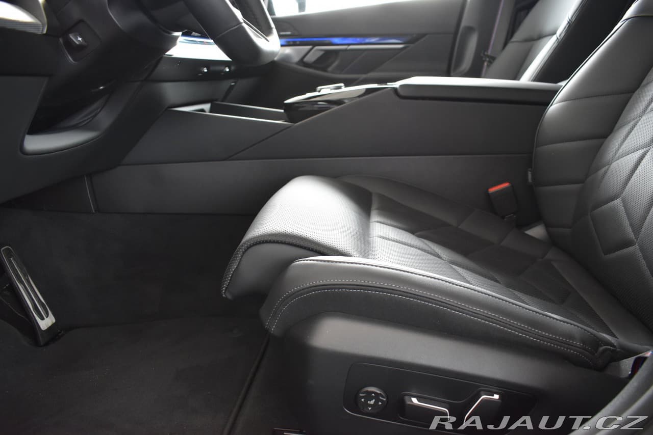 2025 BMW 5-Series - 13