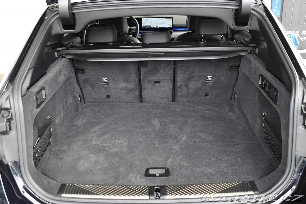 2025 BMW 5-Series - 17