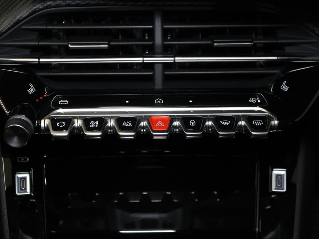 2025 Peugeot 208 - 17