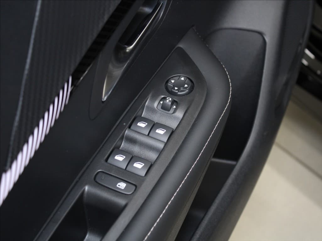 2025 Peugeot 208 - 20