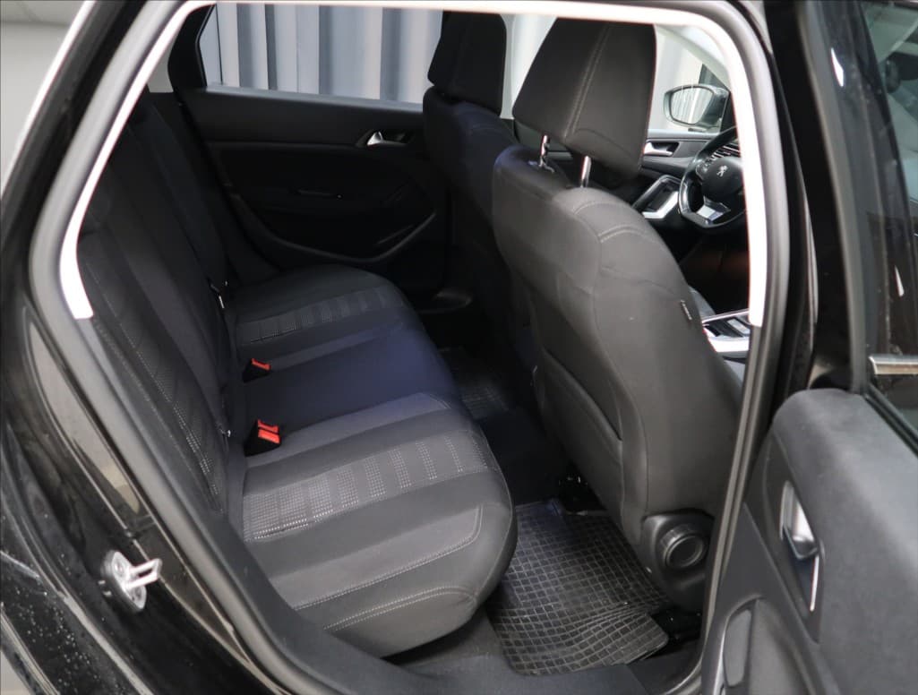 2016 Peugeot 308 - 10