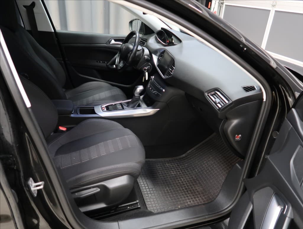 2016 Peugeot 308 - 11