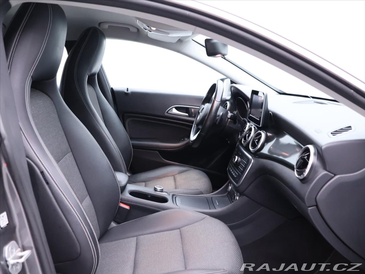 2015 Mercedes-Benz CLA - 11