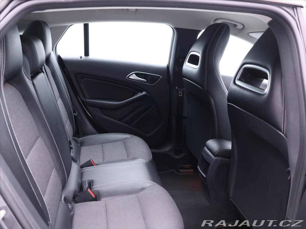 2015 Mercedes-Benz CLA - 12