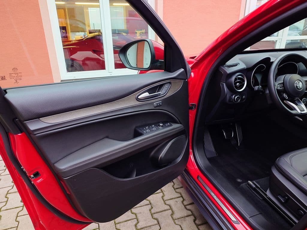 2023 Alfa Romeo Stelvio - 12