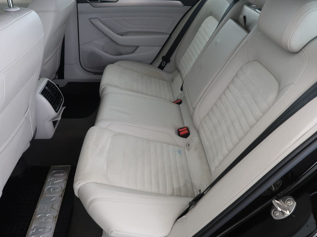 2019 Volkswagen Passat - 10