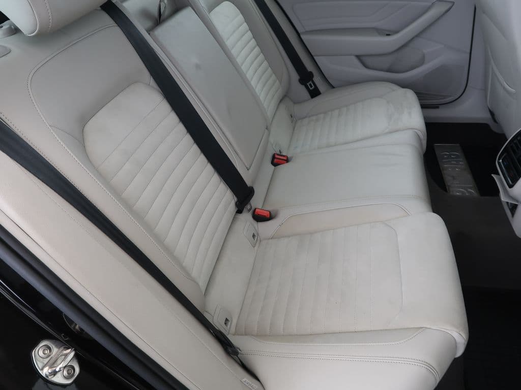 2019 Volkswagen Passat - 12