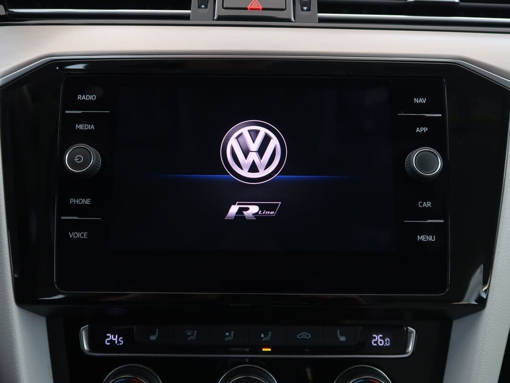 2019 Volkswagen Passat - 16