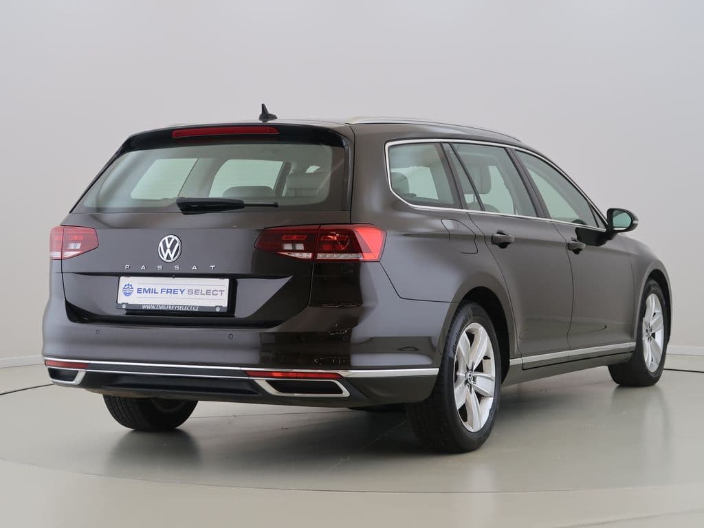 2019 Volkswagen Passat - 5