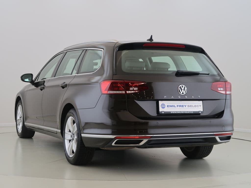 2019 Volkswagen Passat - 7