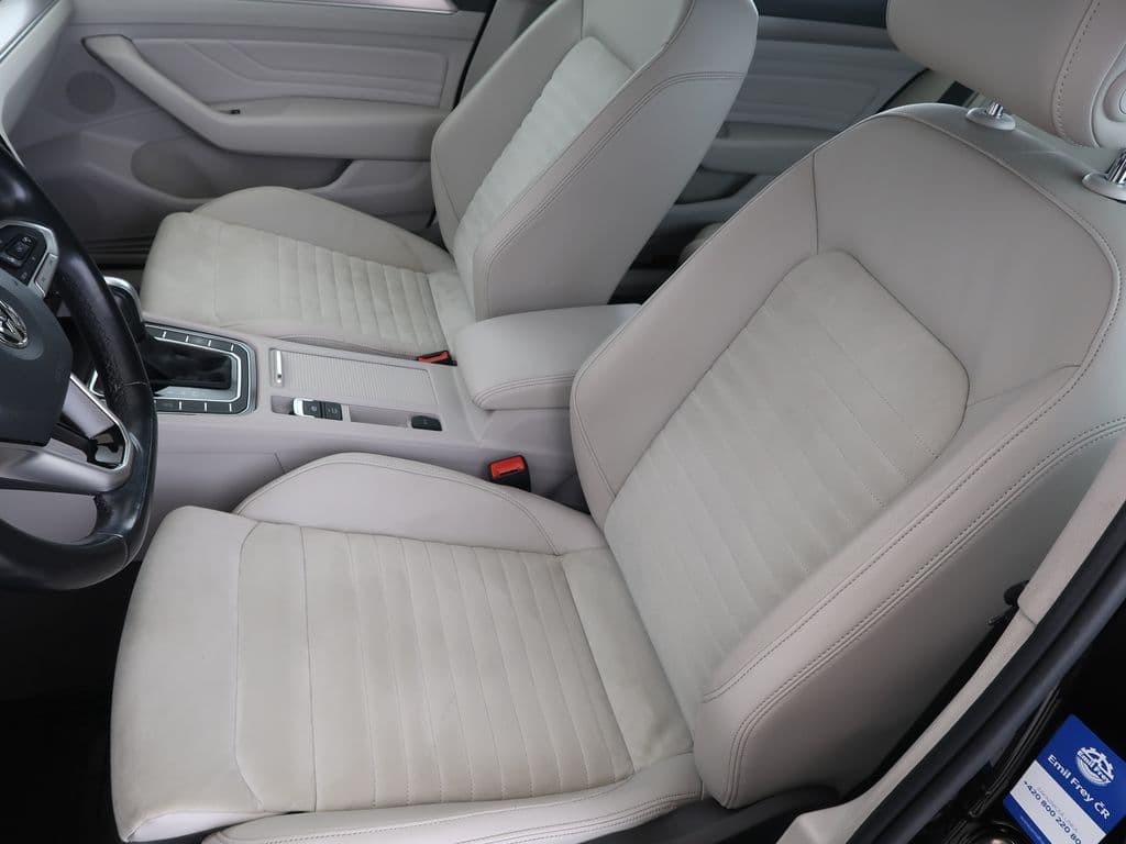 2019 Volkswagen Passat - 9