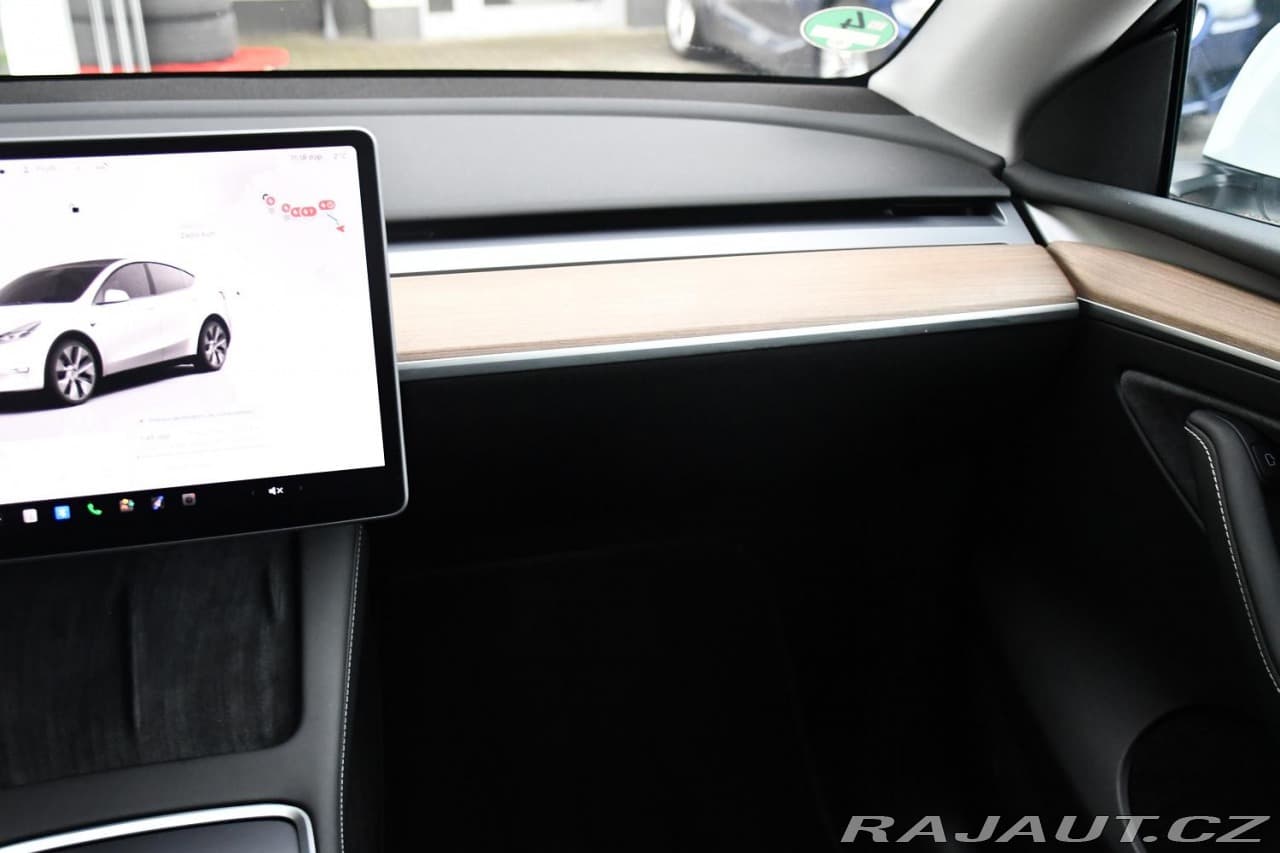 2023 Tesla Model Y - 12