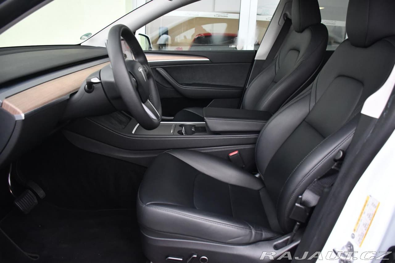 2023 Tesla Model Y - 13