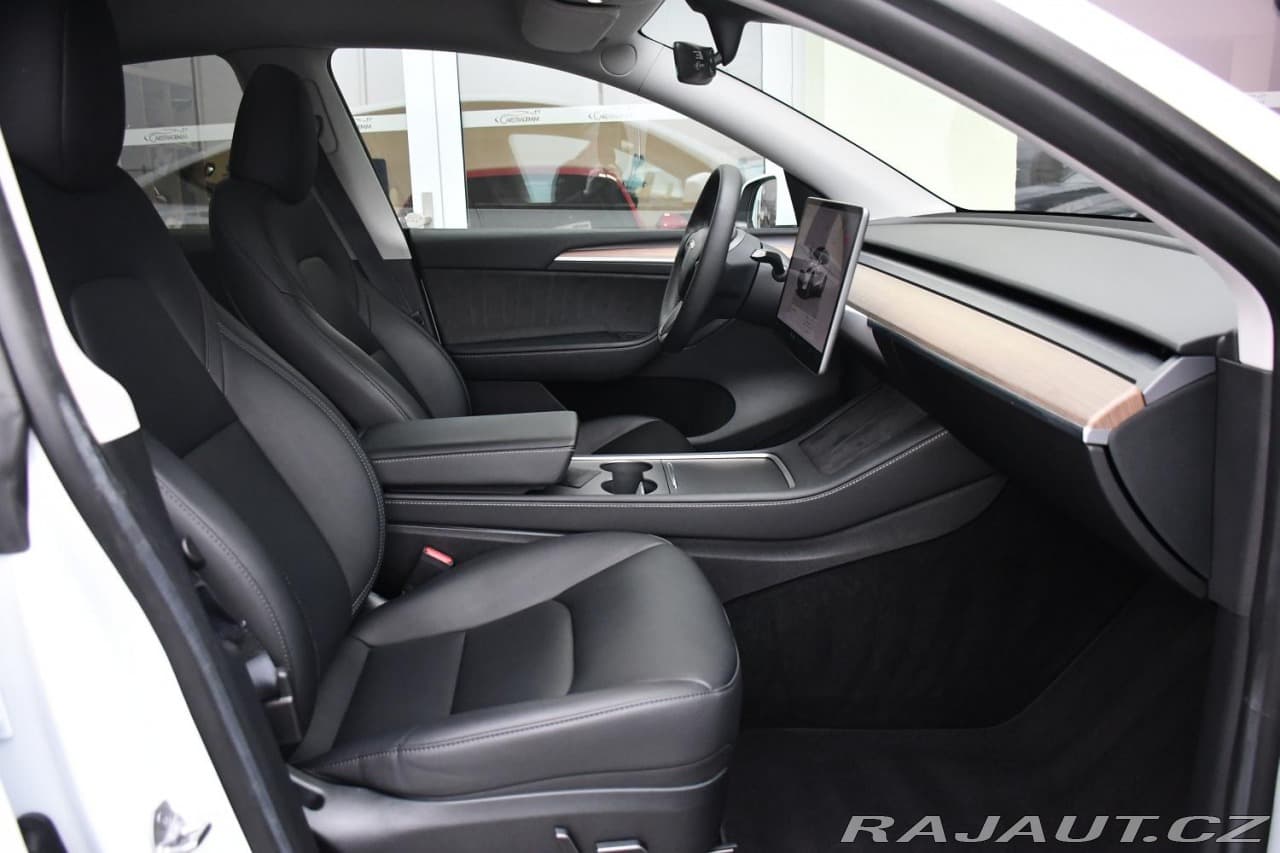 2023 Tesla Model Y - 18