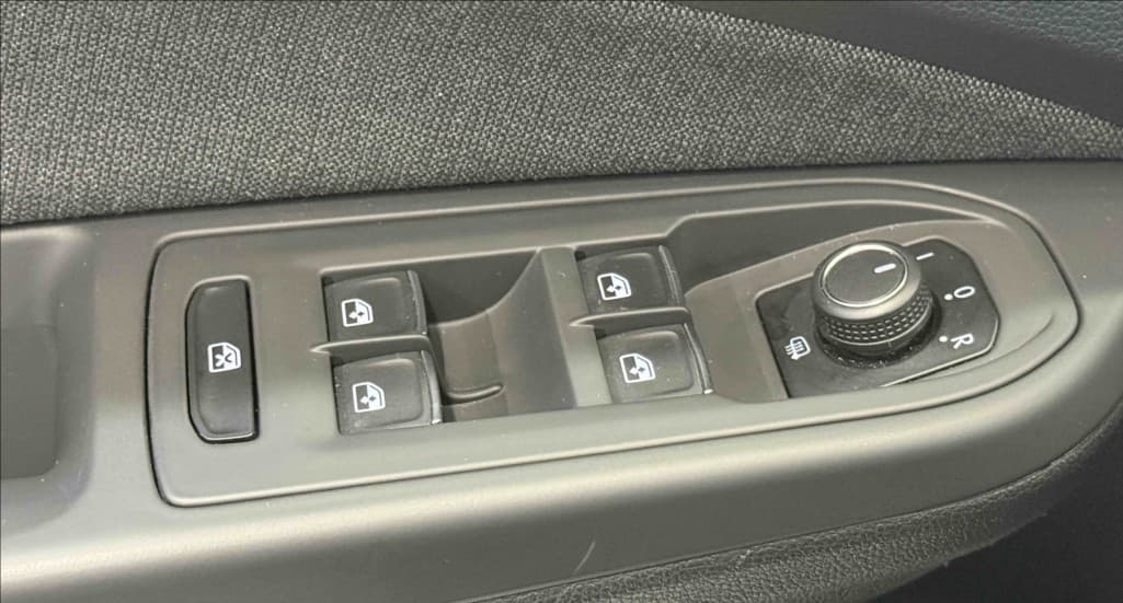 2022 Volkswagen Golf - 16