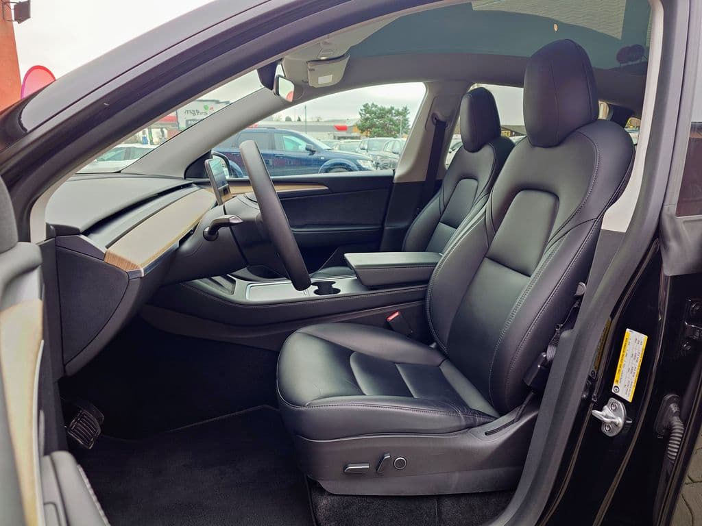 2022 Tesla Model Y - 11