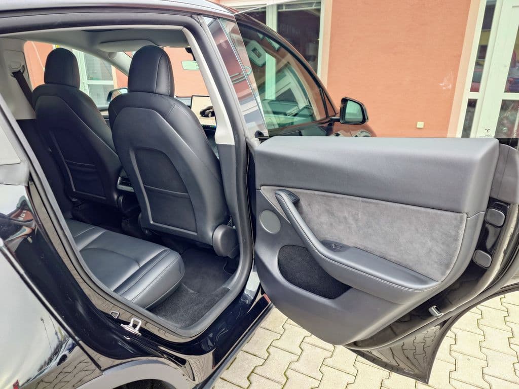 2022 Tesla Model Y - 18