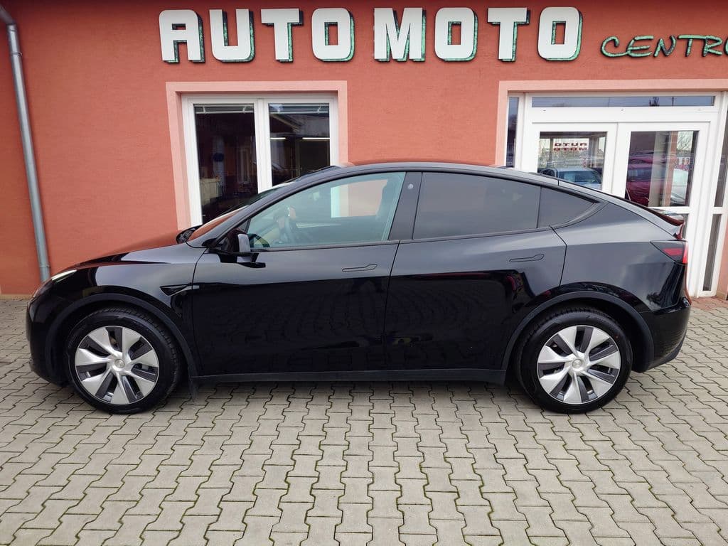 2022 Tesla Model Y - 2