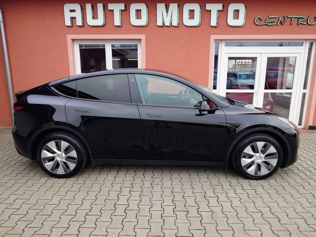 2022 Tesla Model Y - 5