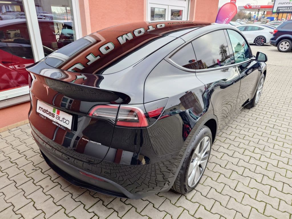 2022 Tesla Model Y - 6