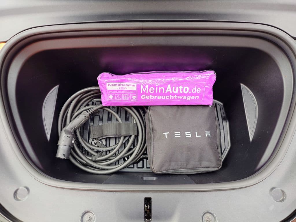 2022 Tesla Model Y - 9